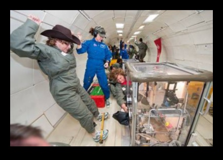 פלאים חסרי משקל: חקירת המופלאים של אפס כבידה