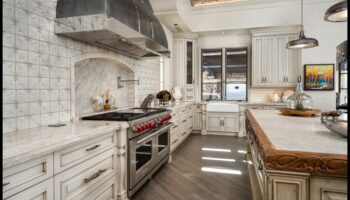 מהן הדרכים הטובות ביותר להשתמש בשיש בעיצוב מטבחים לתחושה יוקרתית?