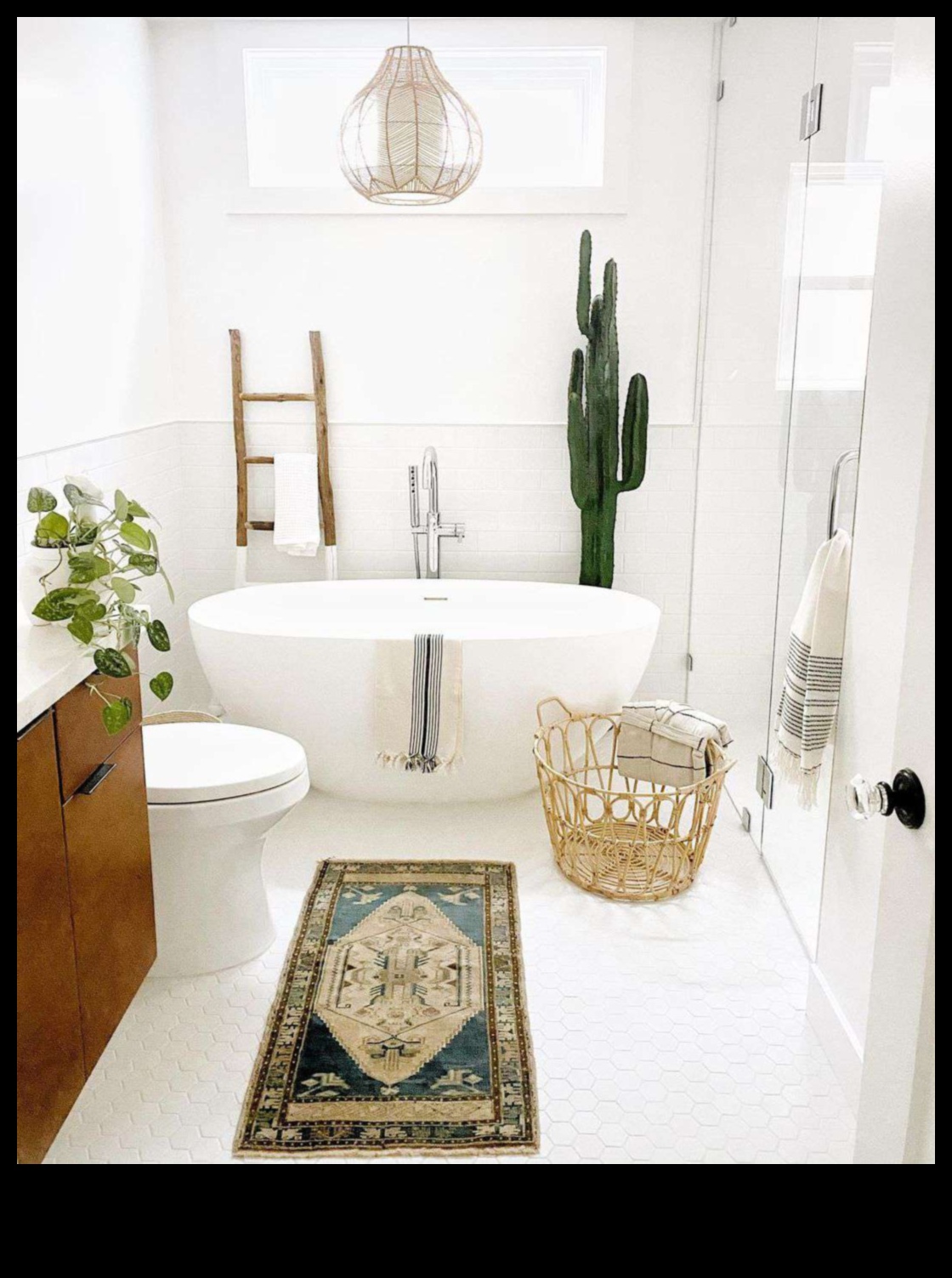 מהם כמה רעיונות לעיצוב חדר אמבטיה בוהמי למיצוי שטח קטן?